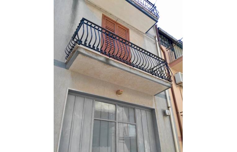 intera palazzina in vendita a Comiso in zona Centro Storico