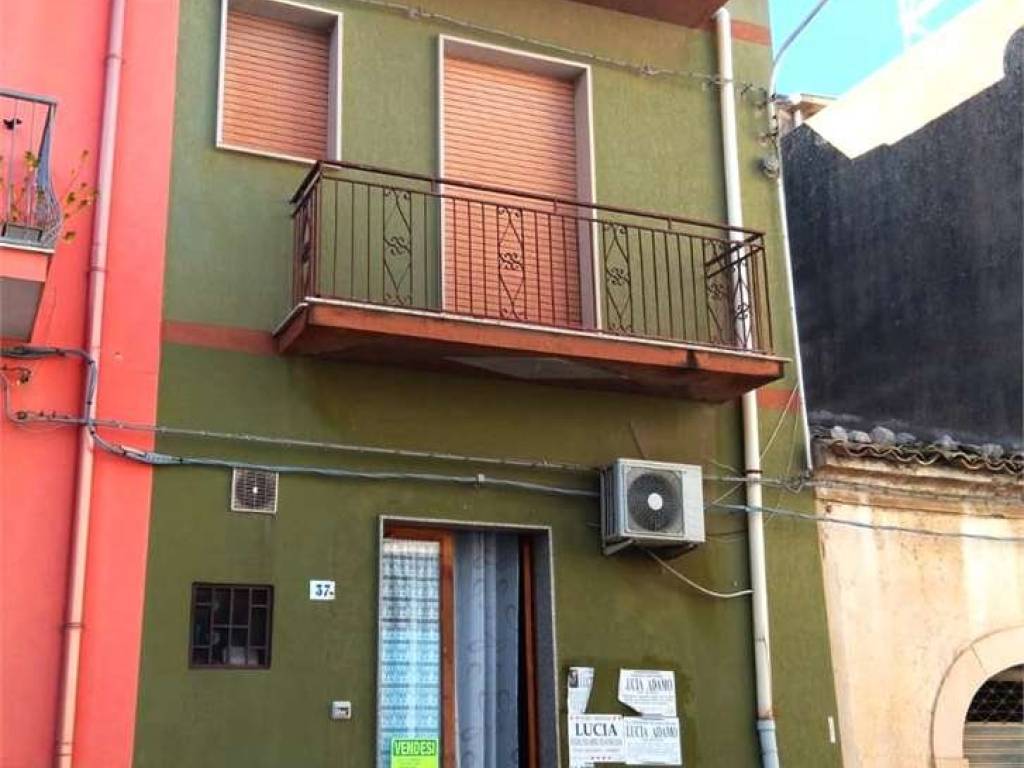 casa indipendente in vendita a Comiso