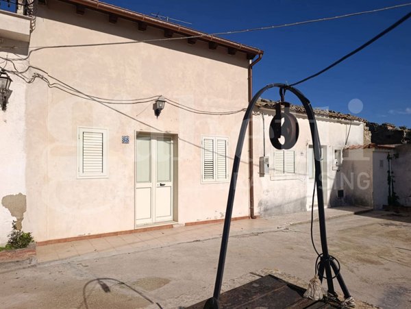 casa indipendente in vendita a Comiso
