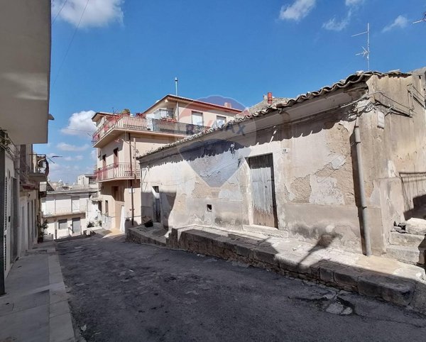 casa indipendente in vendita a Comiso