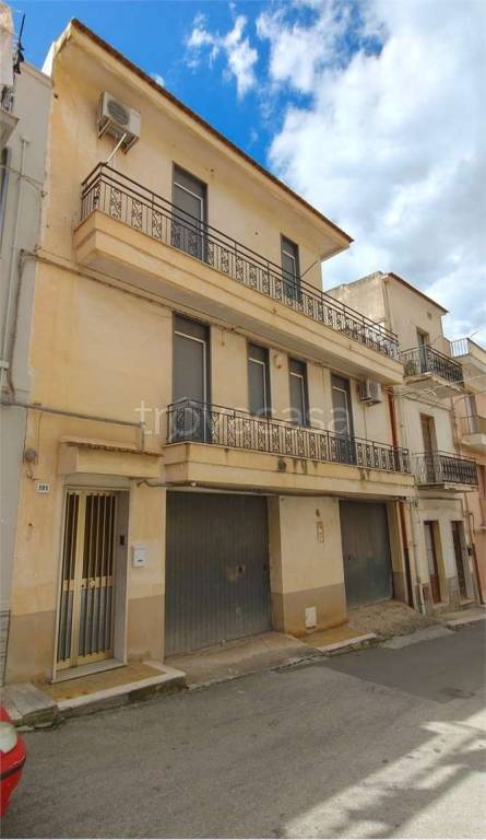 casa indipendente in vendita a Comiso in zona Centro Storico