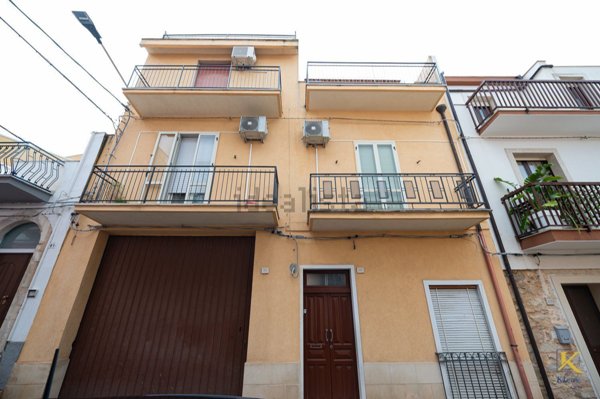 appartamento in vendita a Comiso in zona Centro Storico