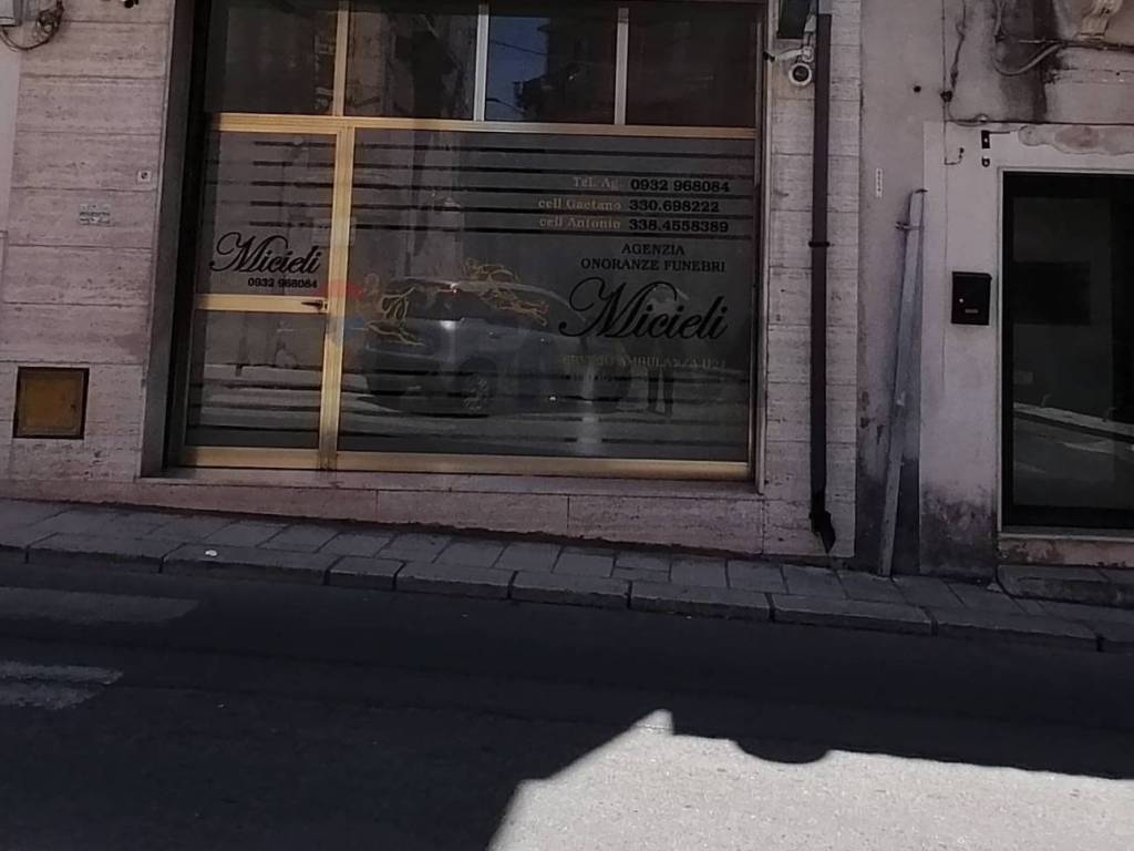 negozio in vendita a Comiso