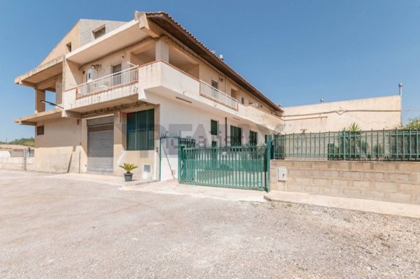 casa indipendente in vendita a Comiso