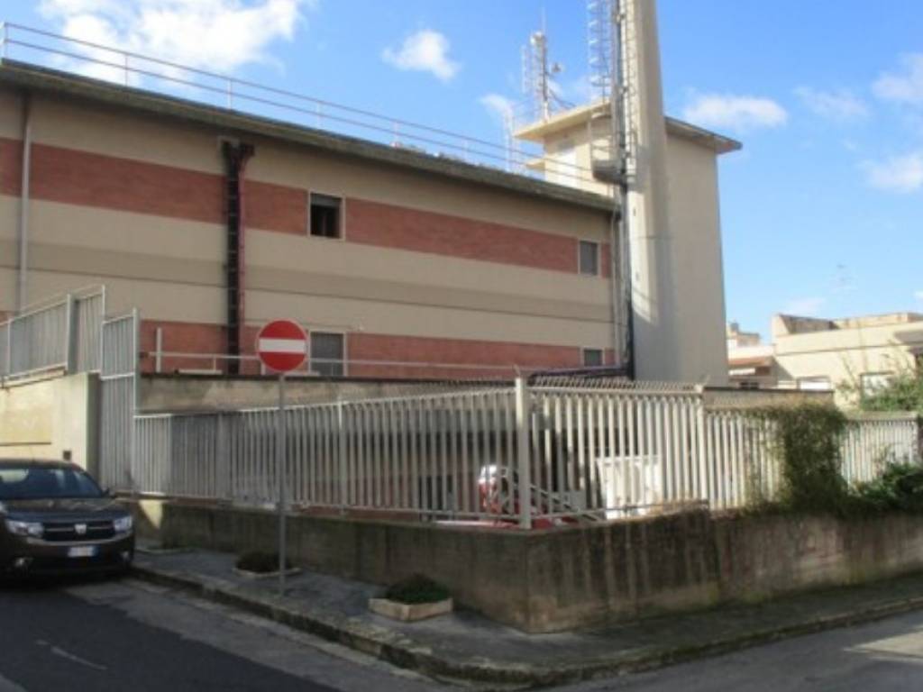 locale commerciale in vendita a Comiso