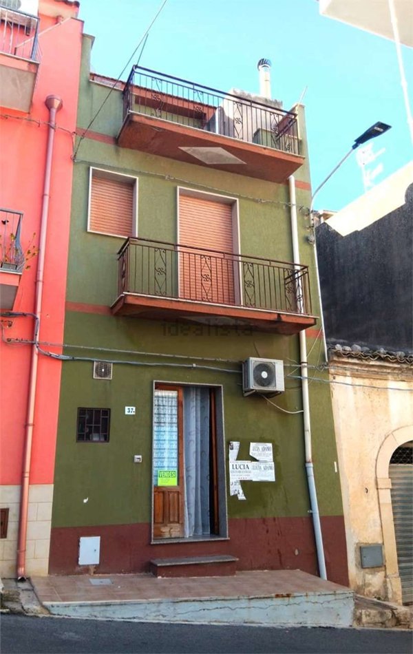 casa indipendente in vendita a Comiso