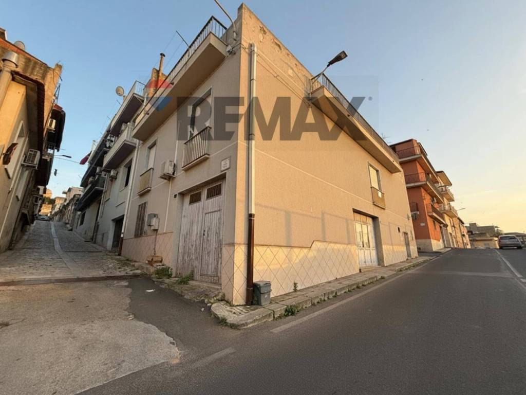 casa indipendente in vendita a Comiso in zona Centro Storico