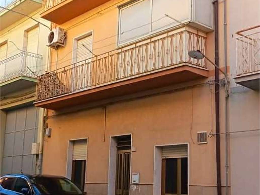 casa indipendente in vendita a Comiso in zona Centro Storico