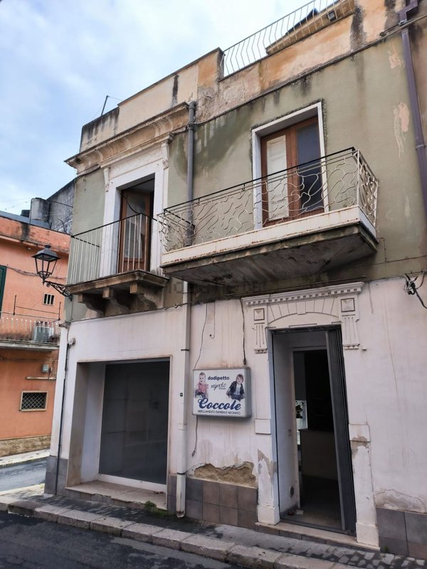 appartamento in vendita a Comiso in zona Centro Storico