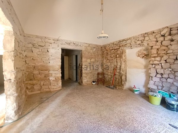 casa indipendente in vendita a Comiso in zona Centro Storico