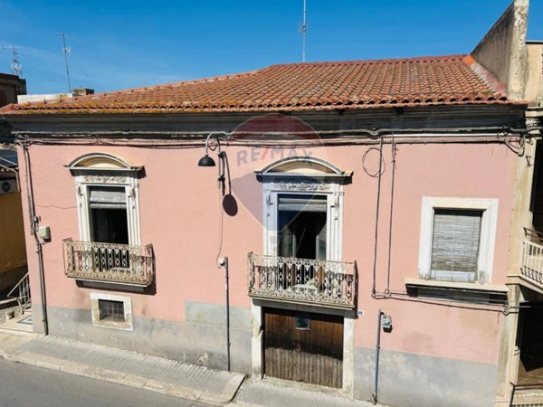 casa indipendente in vendita a Comiso
