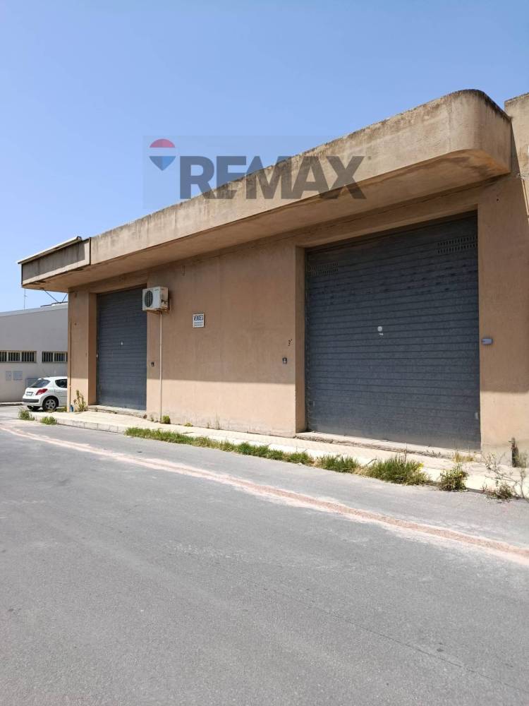 locale commerciale in vendita a Comiso