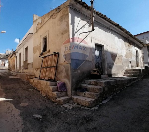 casa indipendente in vendita a Comiso