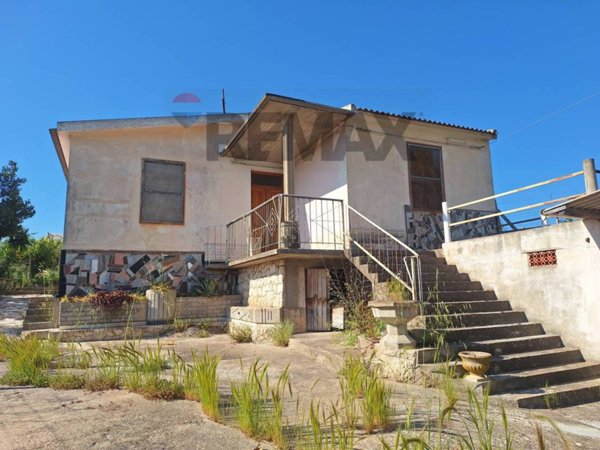 casa indipendente in vendita a Comiso