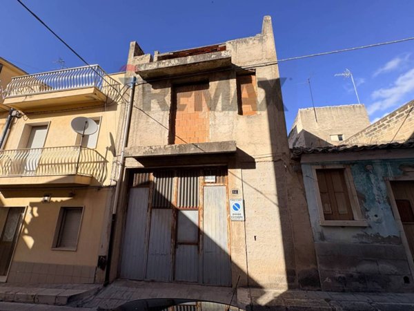 casa indipendente in vendita a Comiso in zona Centro Storico