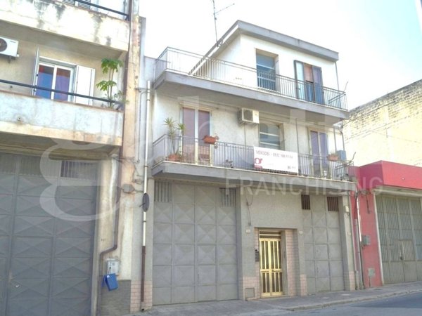 casa indipendente in vendita a Comiso in zona Centro Storico