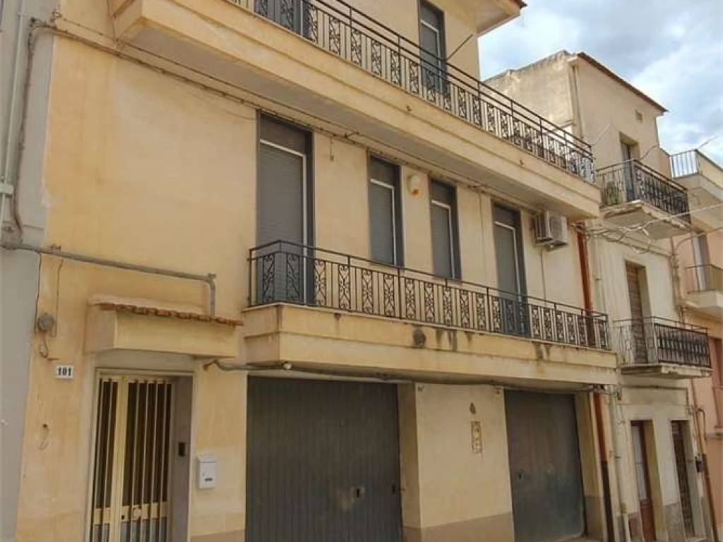 casa indipendente in vendita a Comiso in zona Centro Storico