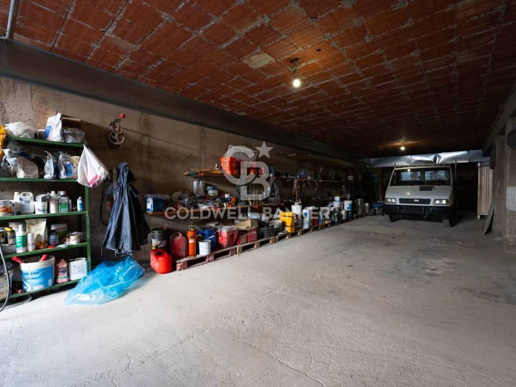 locale commerciale in vendita a Comiso