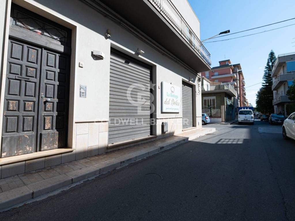 negozio in vendita a Comiso in zona Centro Storico