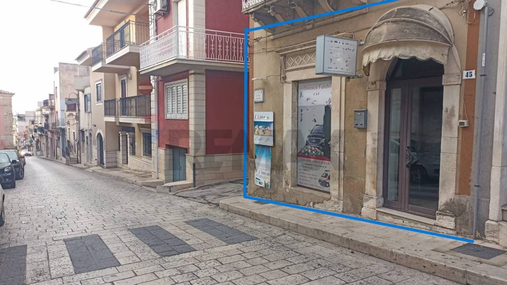 negozio in vendita a Comiso in zona Centro Storico