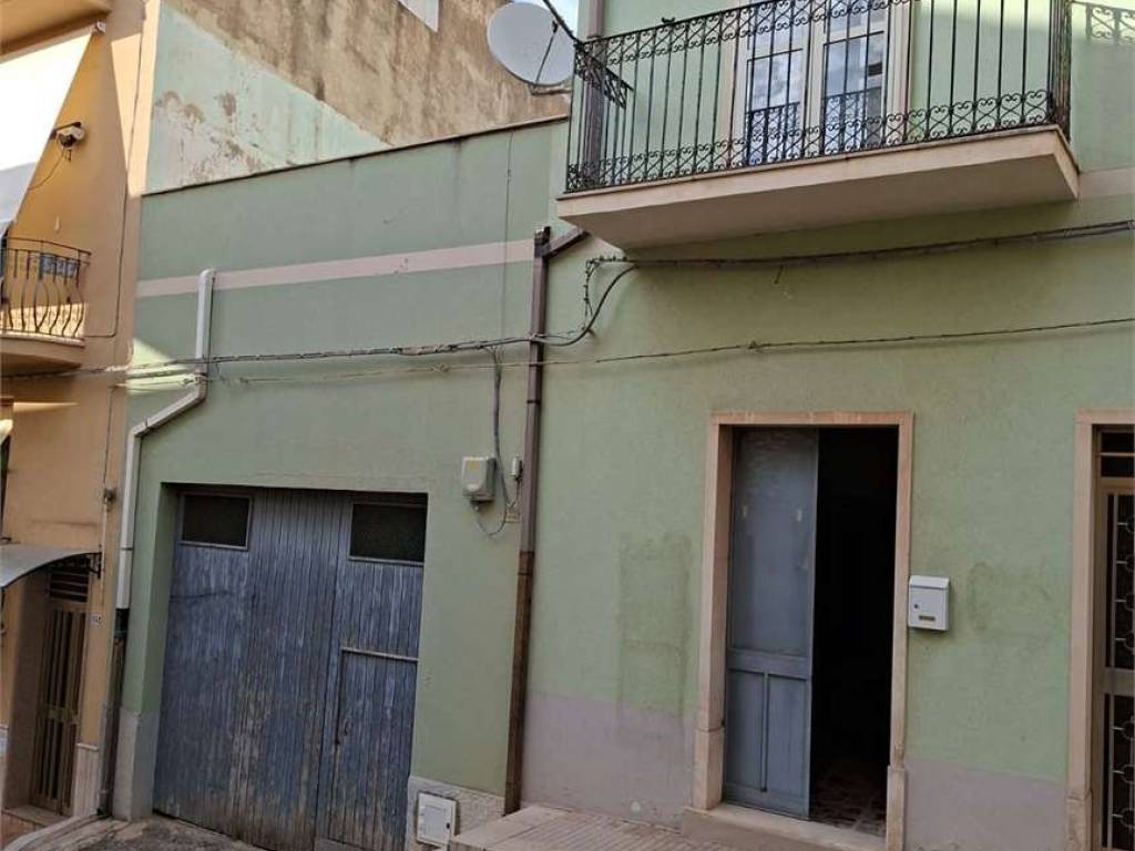 casa indipendente in vendita a Comiso in zona Centro Storico