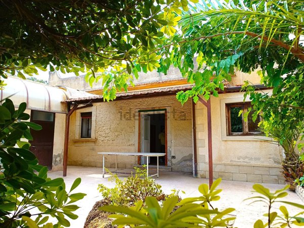 casa indipendente in vendita a Comiso