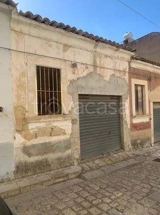 appartamento in vendita a Comiso in zona Centro Storico