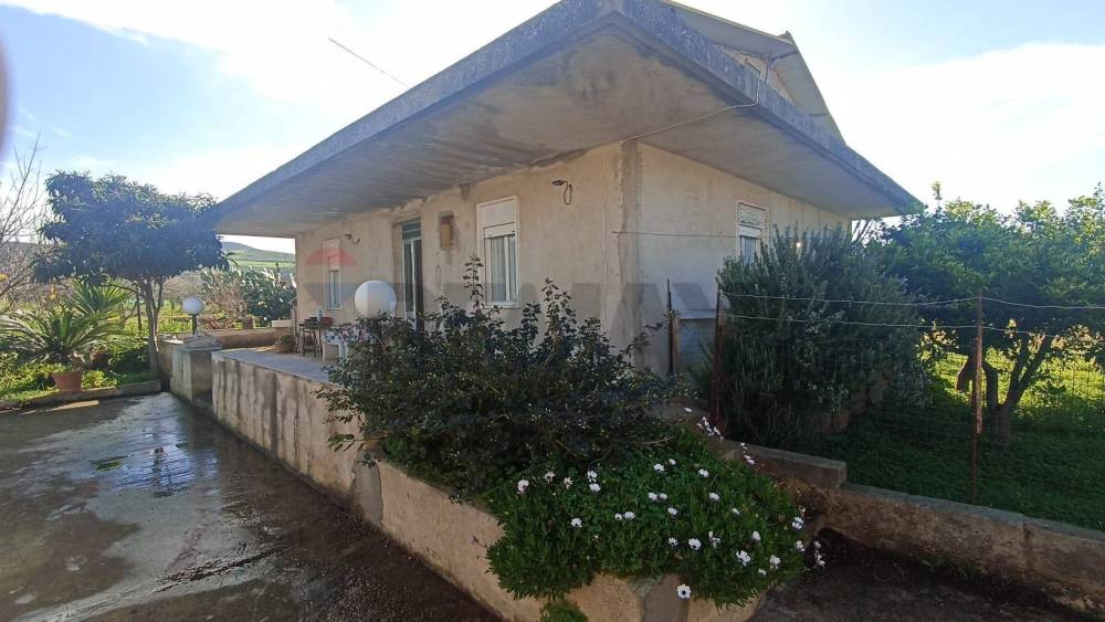 casa indipendente in vendita a Comiso in zona Centro Storico