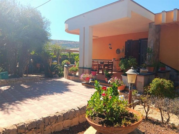 casa indipendente in vendita a Comiso
