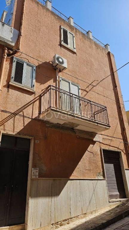 casa indipendente in vendita a Comiso in zona Centro Storico