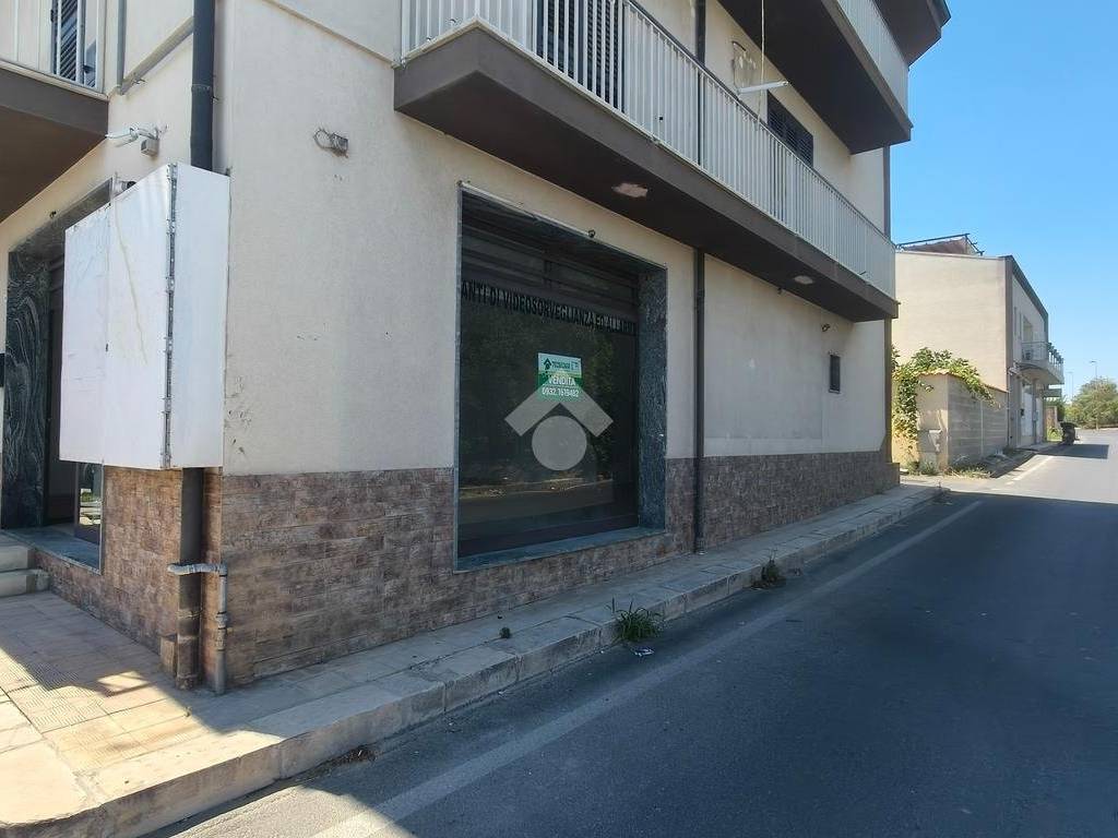 negozio in vendita a Comiso in zona Centro Storico