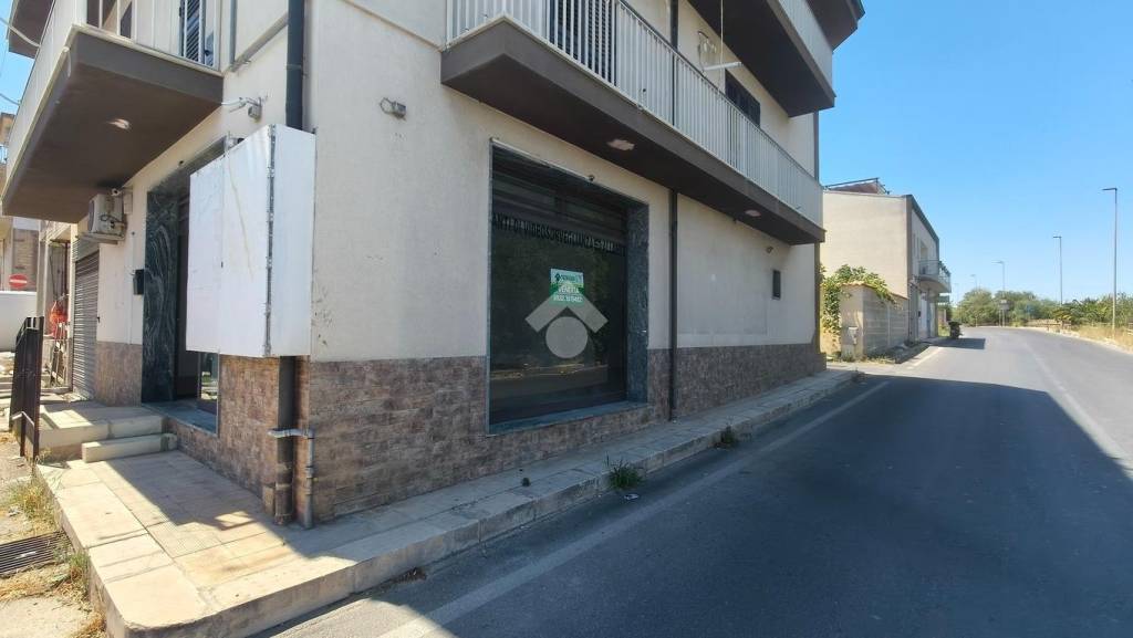 negozio in vendita a Comiso in zona Centro Storico