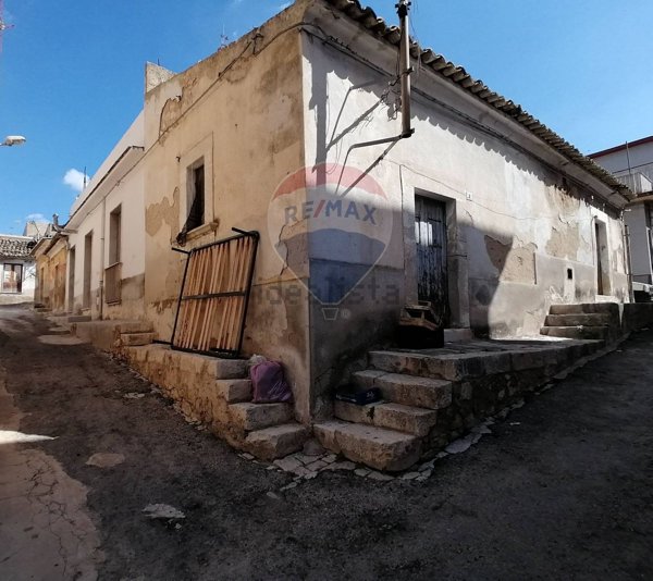casa indipendente in vendita a Comiso in zona Centro Storico