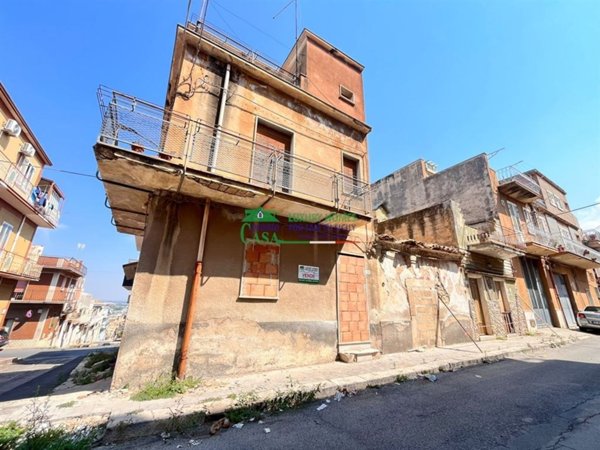 casa indipendente in vendita a Comiso in zona Centro Storico