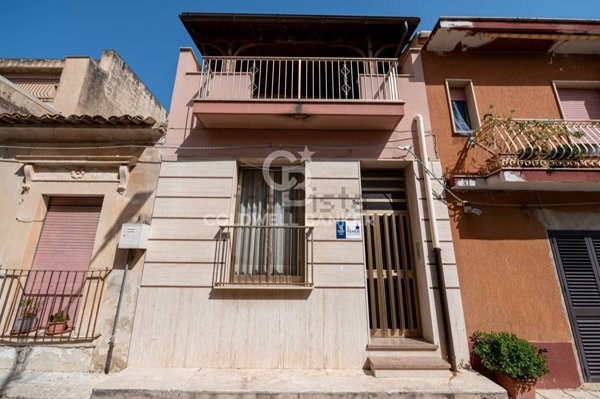 casa indipendente in vendita a Comiso in zona Centro Storico