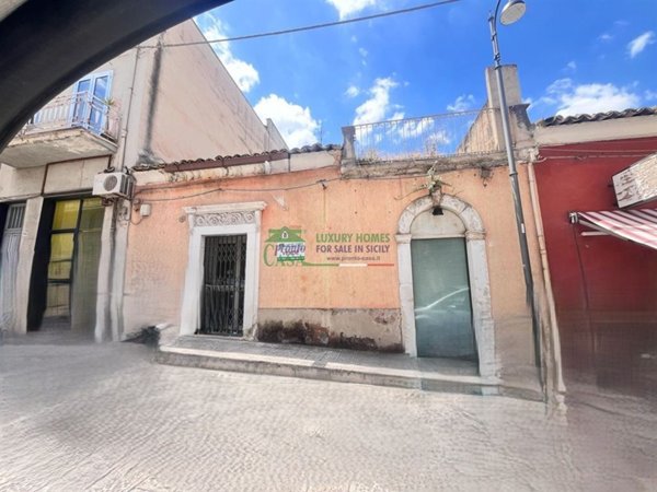 casa indipendente in vendita a Comiso in zona Centro Storico