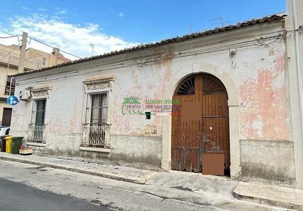 casa indipendente in vendita a Comiso in zona Centro Storico