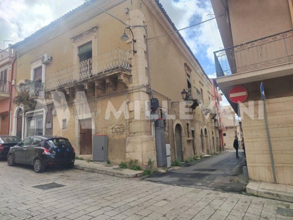 appartamento in vendita a Comiso in zona Centro Storico