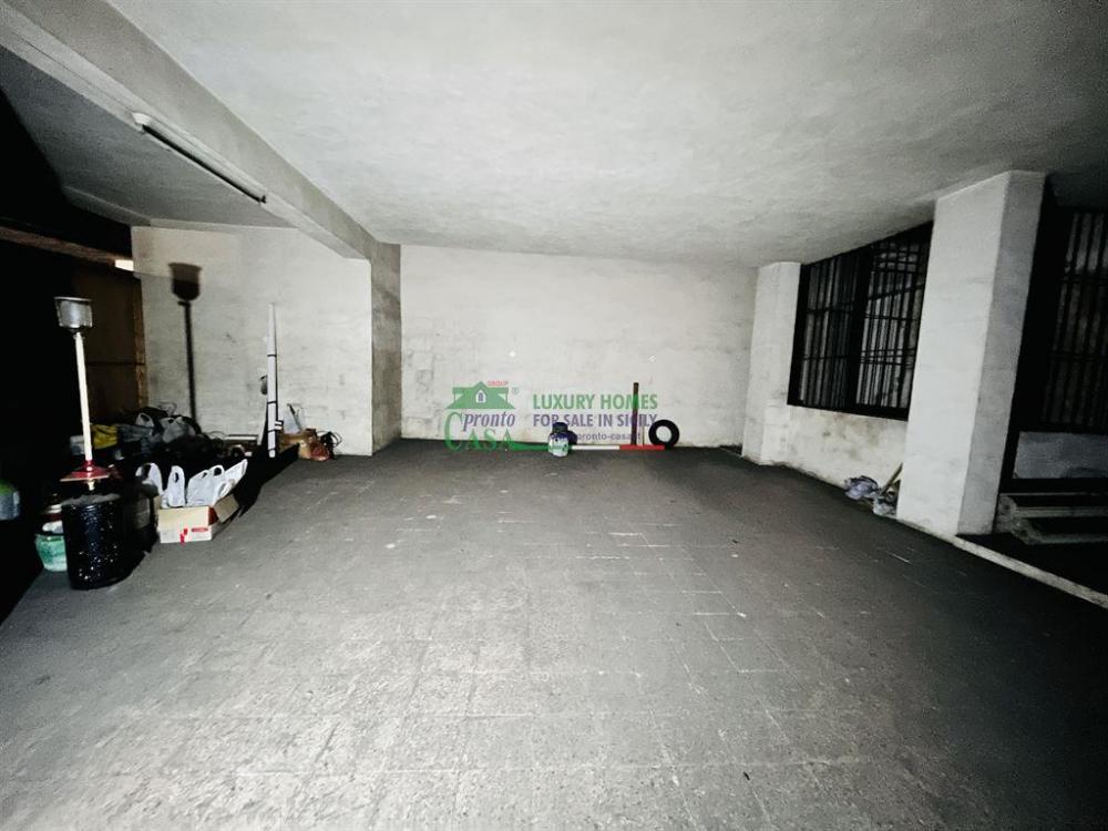 locale commerciale in vendita a Comiso in zona Centro Storico
