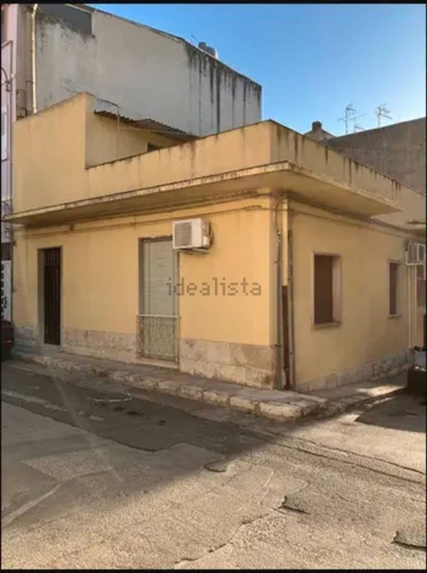 casa indipendente in vendita a Comiso in zona Centro Storico