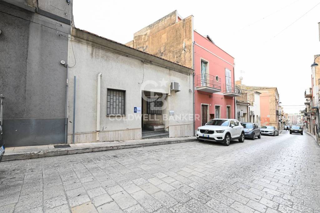 casa indipendente in vendita a Comiso in zona Centro Storico