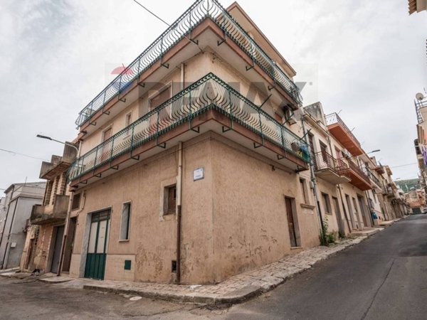 casa indipendente in vendita a Comiso in zona Centro Storico