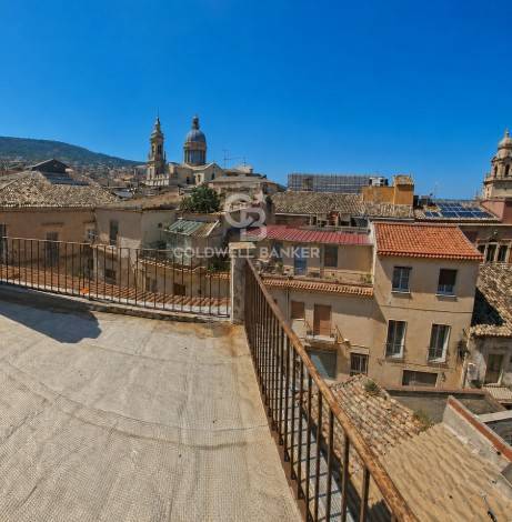casa indipendente in vendita a Comiso in zona Centro Storico