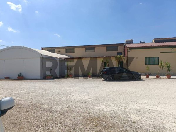 negozio in vendita a Comiso in zona Centro Storico
