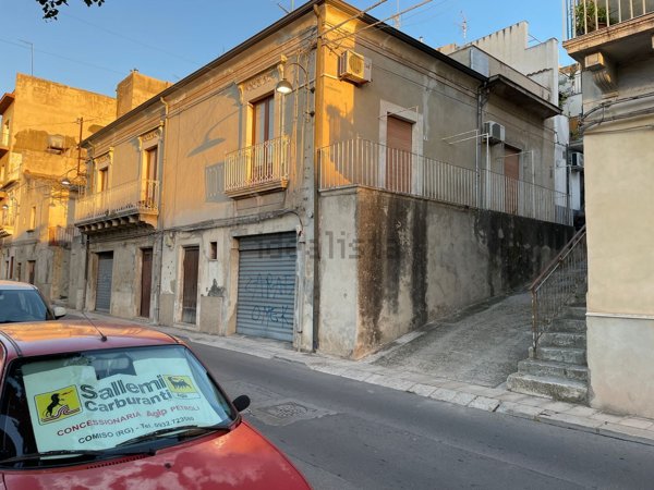 casa indipendente in vendita a Comiso in zona Centro Storico