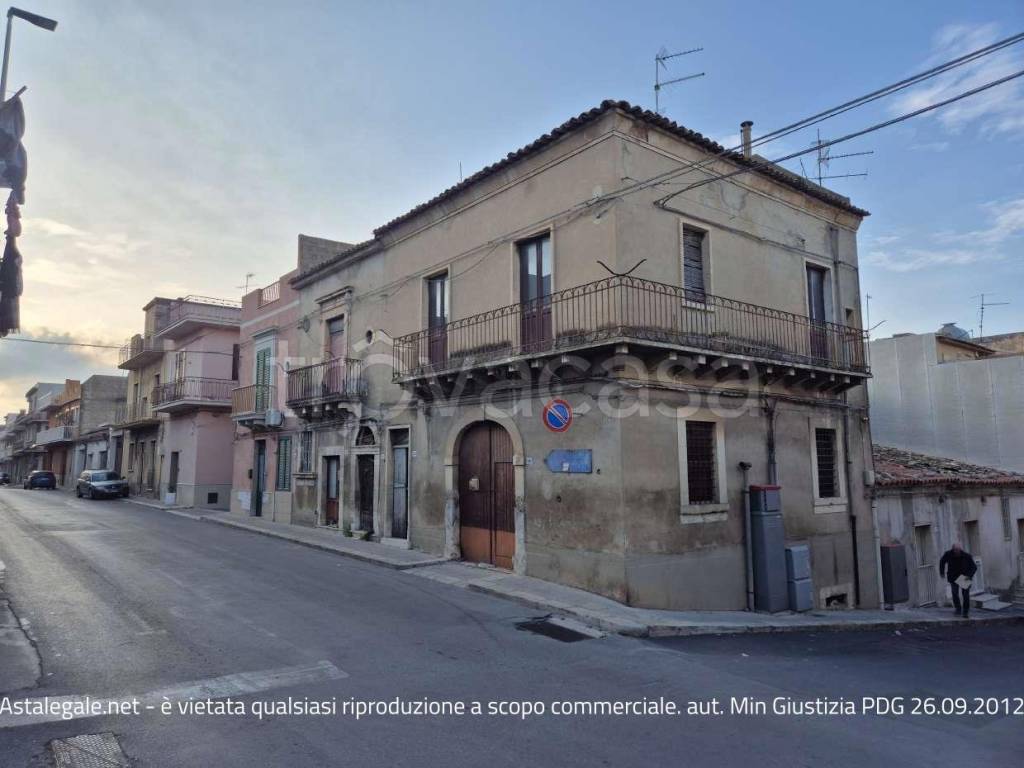 appartamento in vendita a Comiso in zona Centro Storico