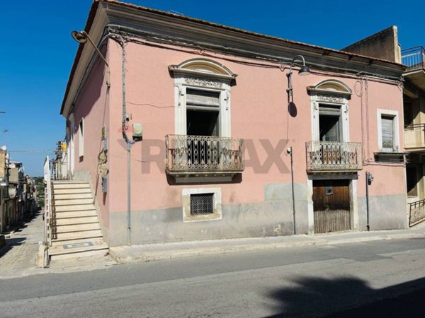 casa indipendente in vendita a Comiso in zona Centro Storico