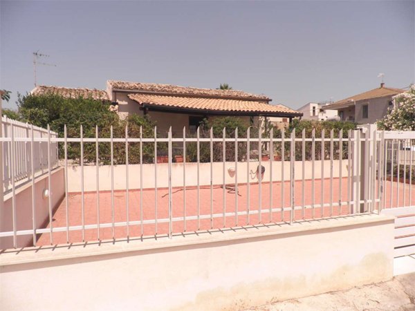 casa indipendente in vendita a Comiso in zona Centro Storico