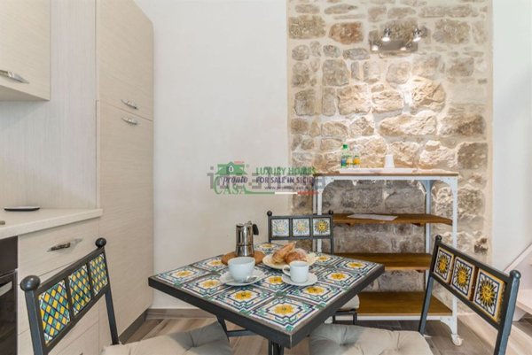 casa indipendente in vendita a Comiso in zona Centro Storico