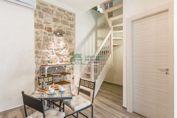 casa indipendente in vendita a Comiso in zona Centro Storico